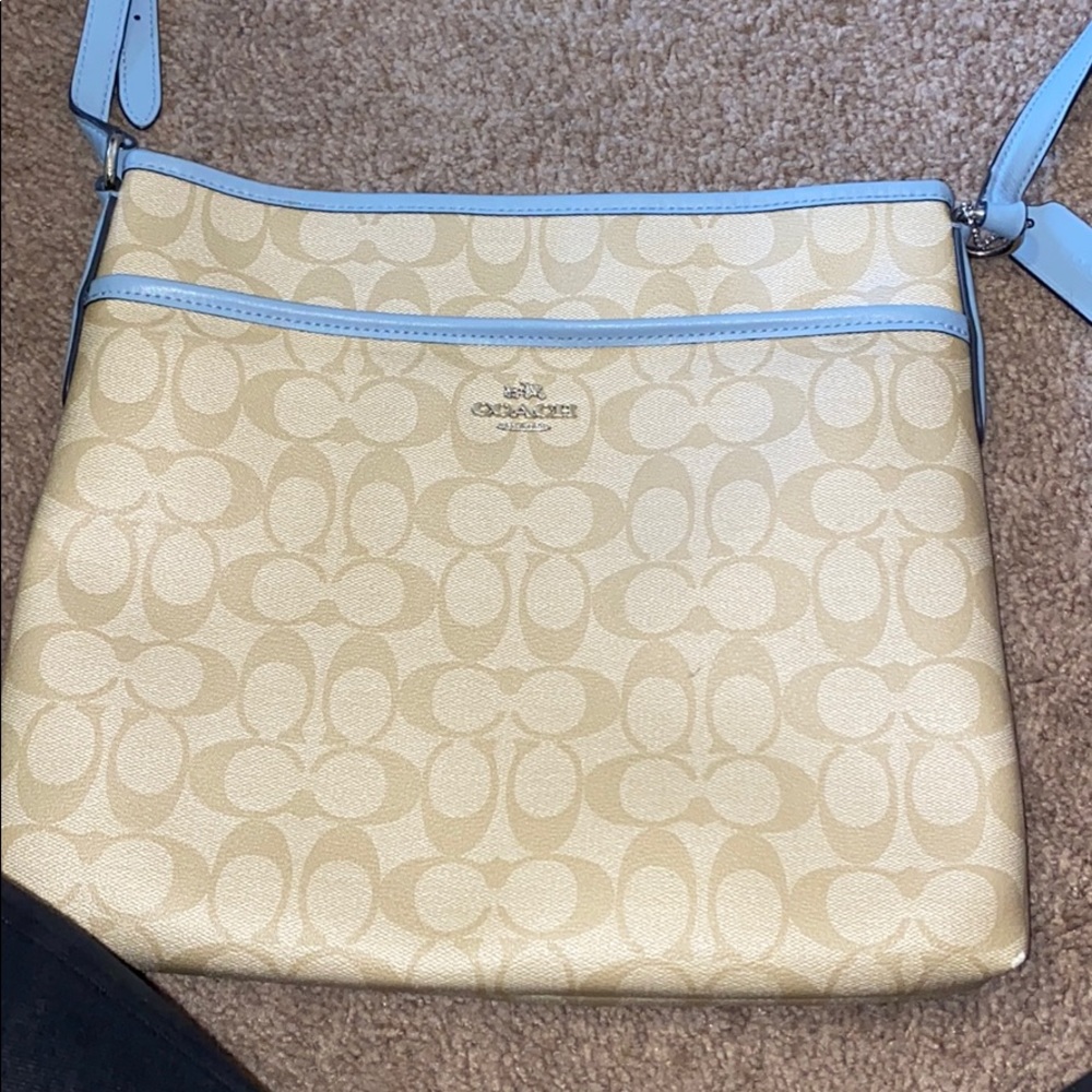 File crossbody in signature canvas